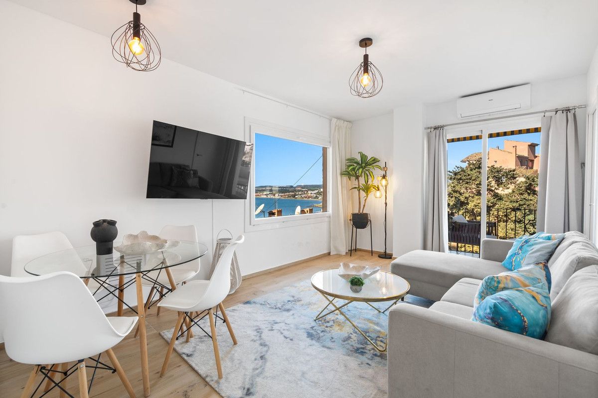 Middle Floor Apartment in Estepona, Estepona, 2/12