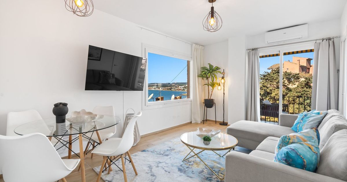 Middle Floor Apartment in Estepona, Estepona, 2/12