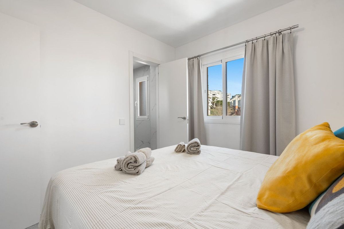 Middle Floor Apartment in Estepona, Estepona, 11/12