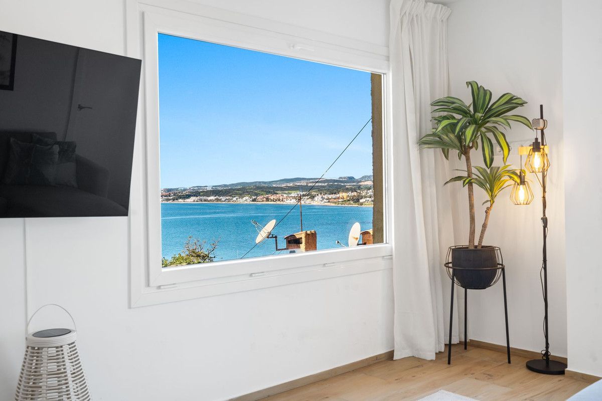 Middle Floor Apartment in Estepona, Estepona, 4/12