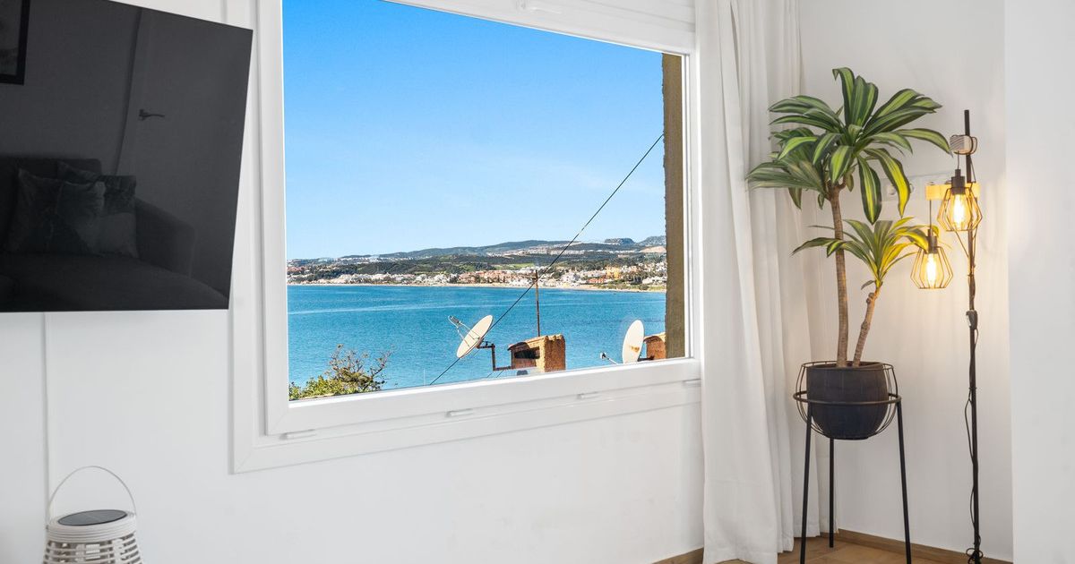 Middle Floor Apartment in Estepona, Estepona, 4/12