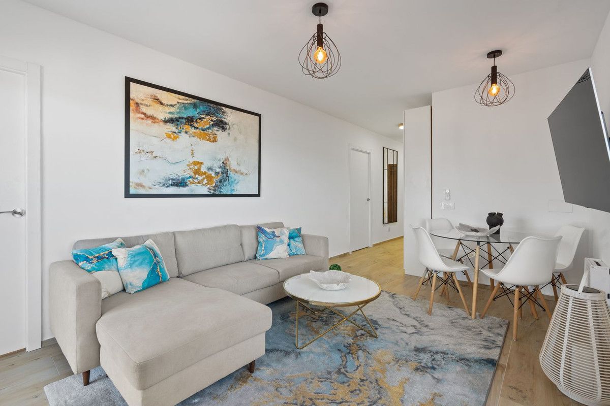 Middle Floor Apartment in Estepona, Estepona, 5/12