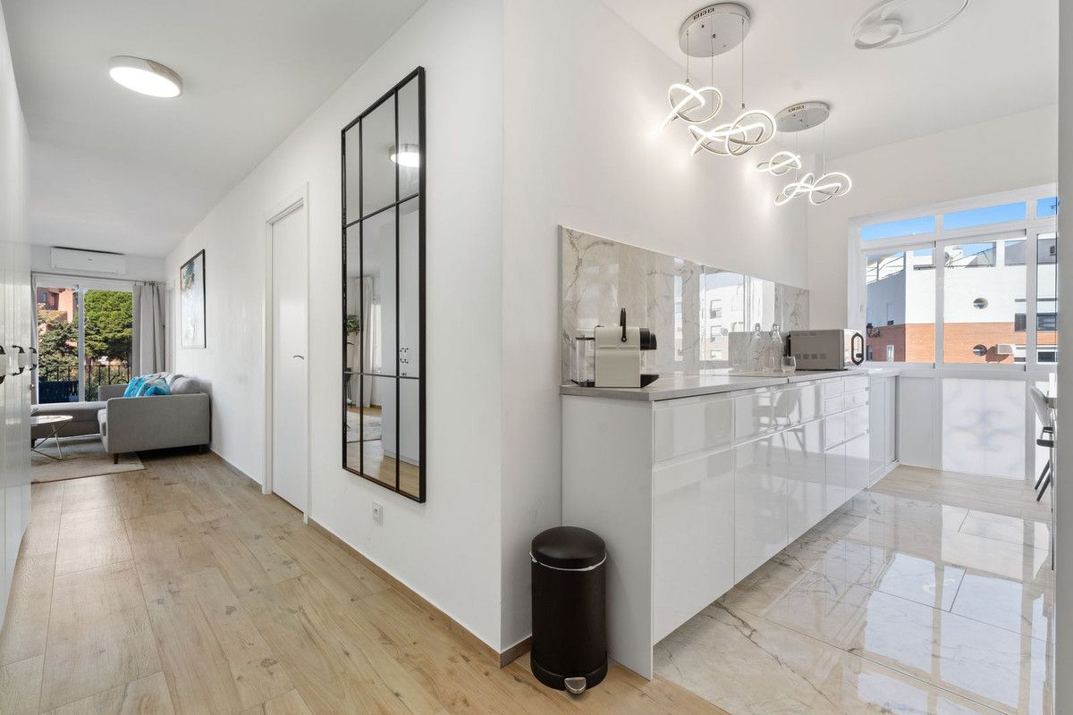 Middle Floor Apartment in Estepona, Estepona, 6/12