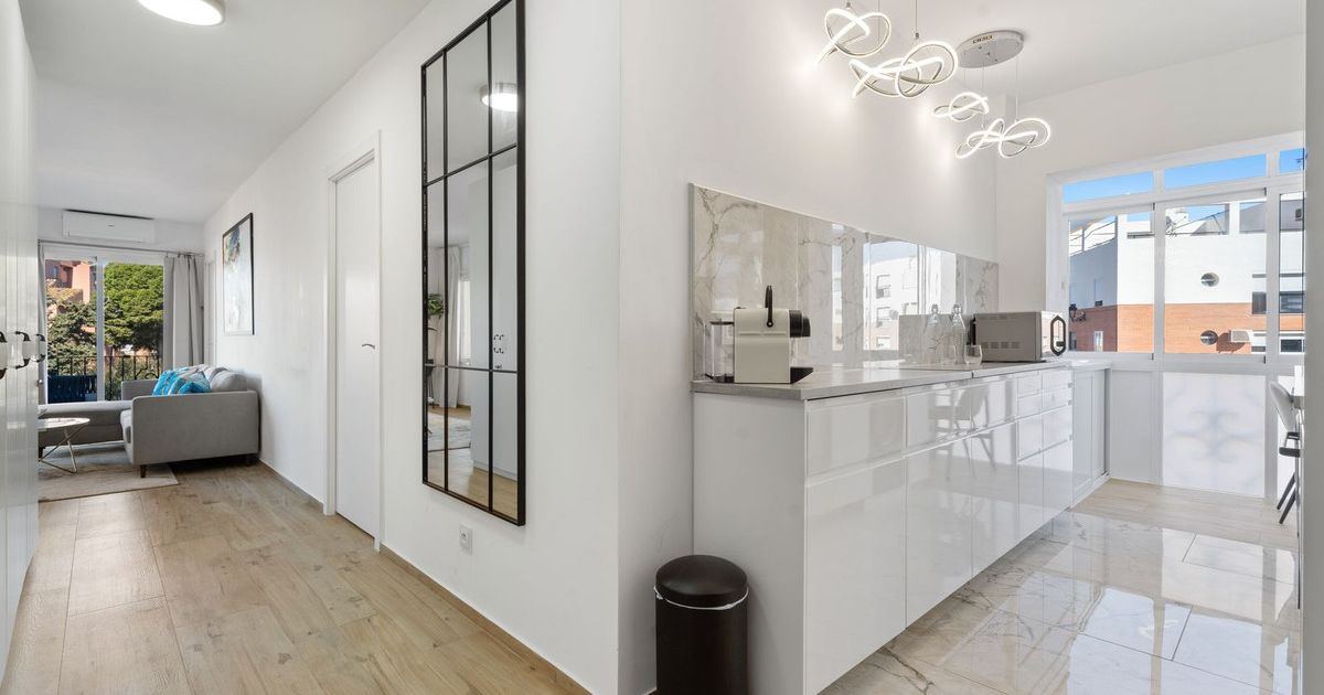 Middle Floor Apartment in Estepona, Estepona, 6/12