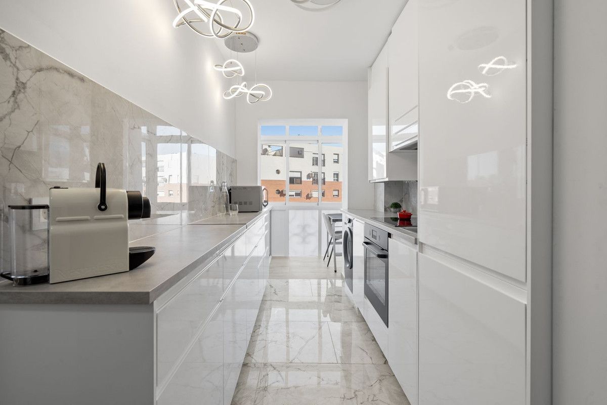 Middle Floor Apartment in Estepona, Estepona, 9/12