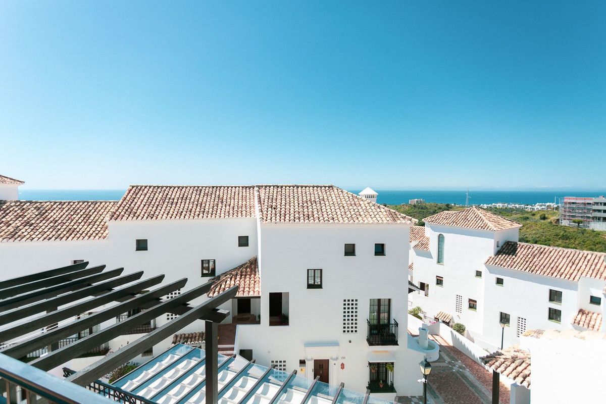 Dwupoziomowy penthouse w Altos de los Monteros, Altos de los Monteros, 2/12