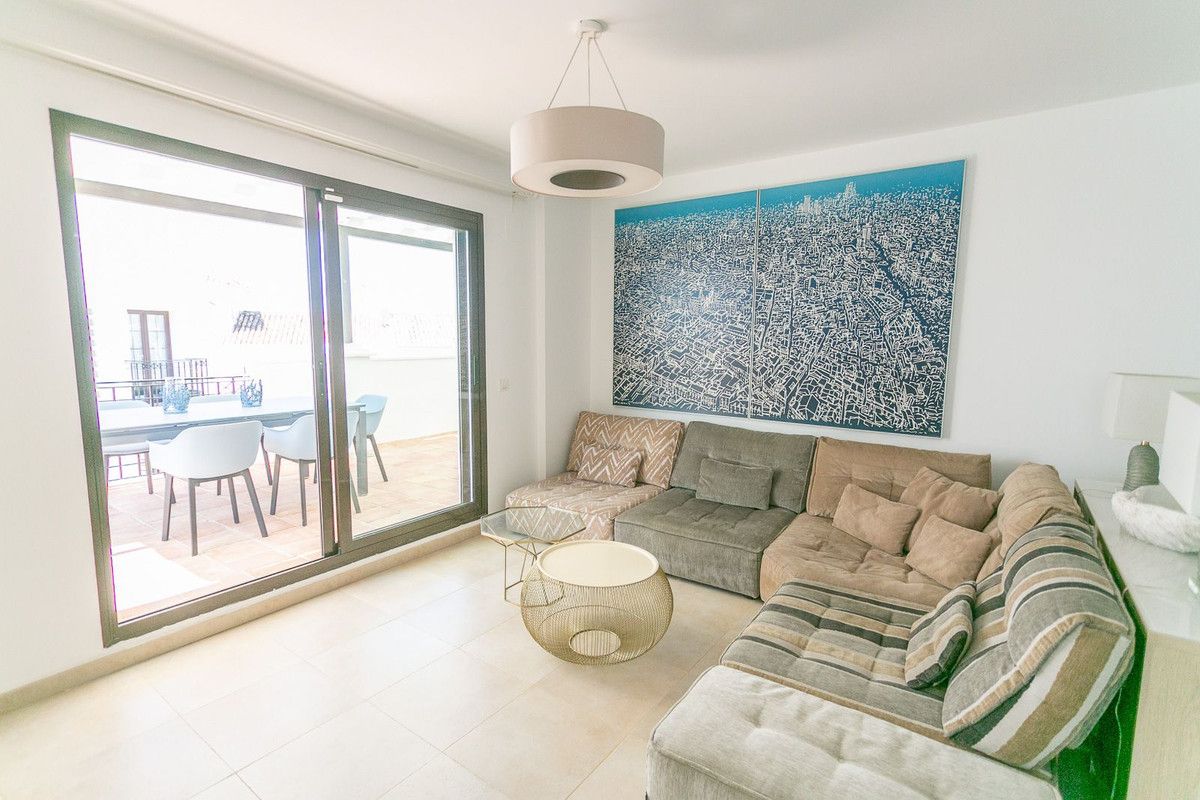 Dwupoziomowy penthouse w Altos de los Monteros, Altos de los Monteros, 4/12