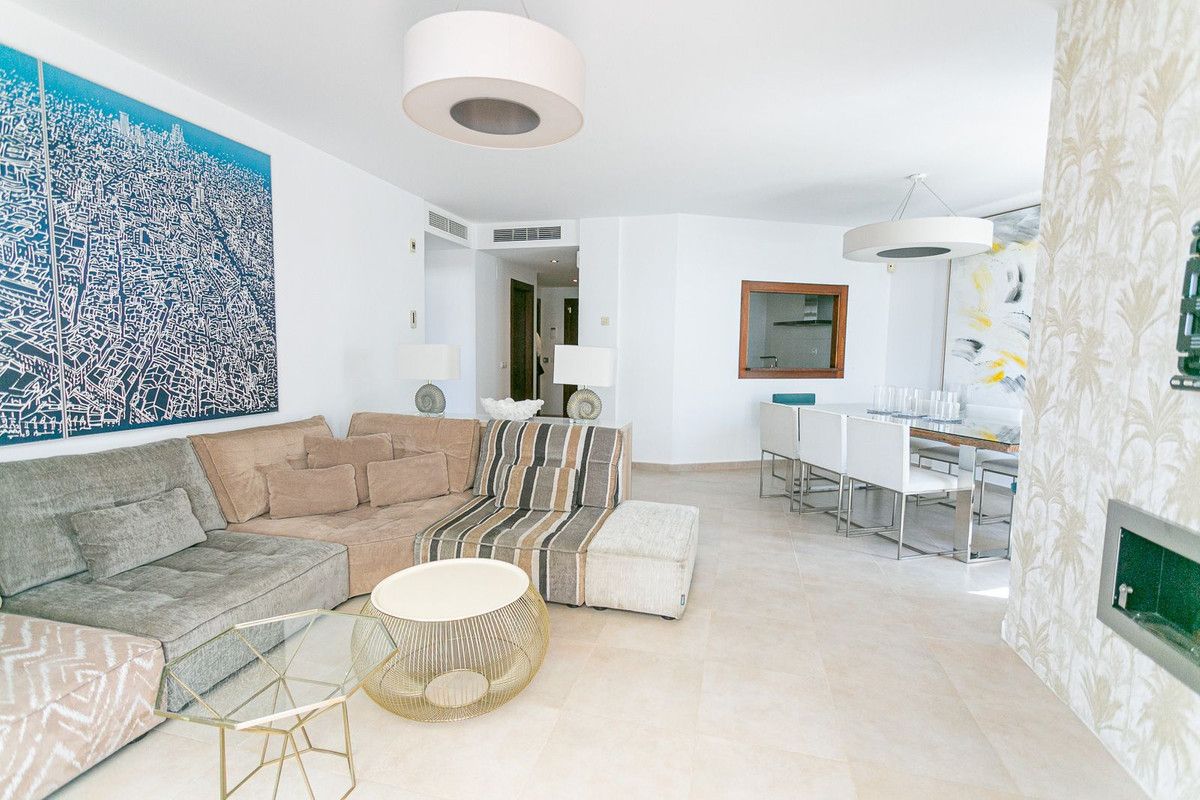 Dwupoziomowy penthouse w Altos de los Monteros, Altos de los Monteros, 5/12