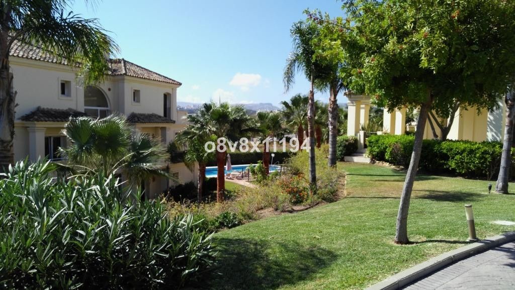 Apartment in der mittleren Etage in Casares, Casares, 6/12