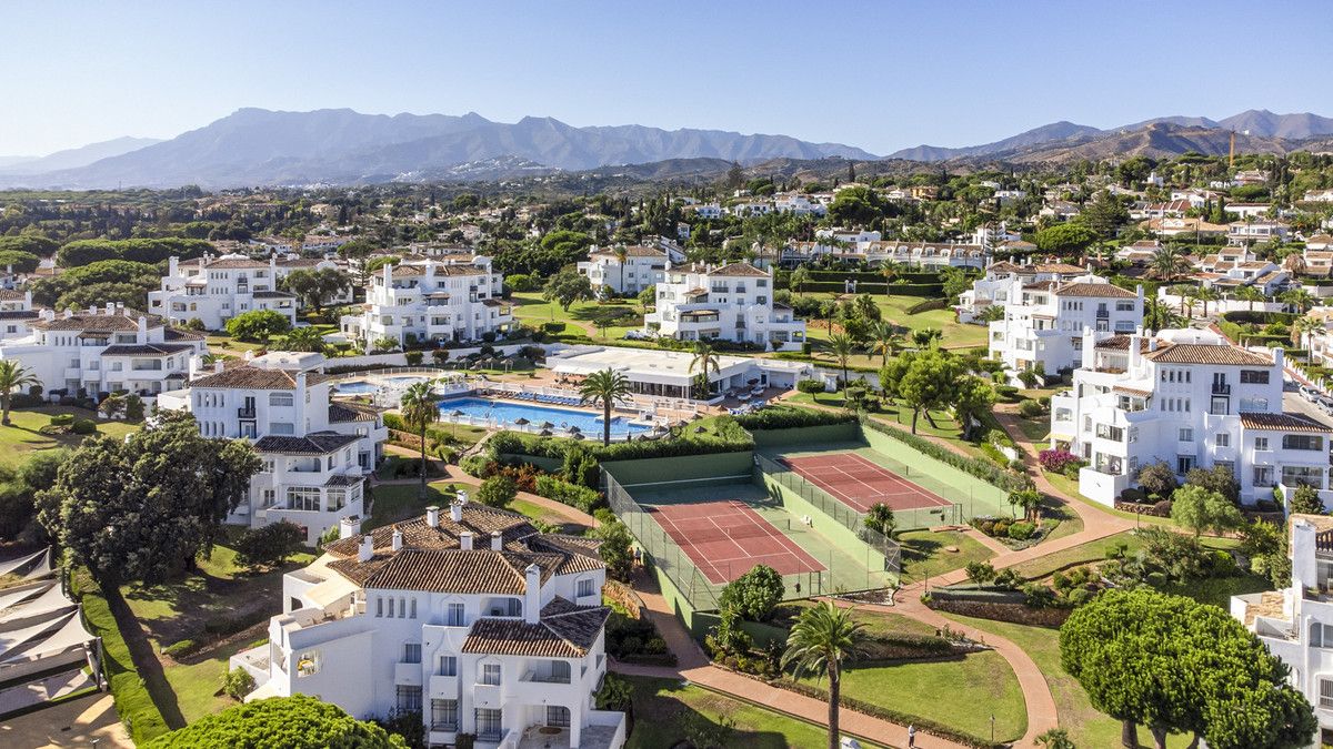 Appartement op de middelste verdieping in Elviria, Elviria, 2/12