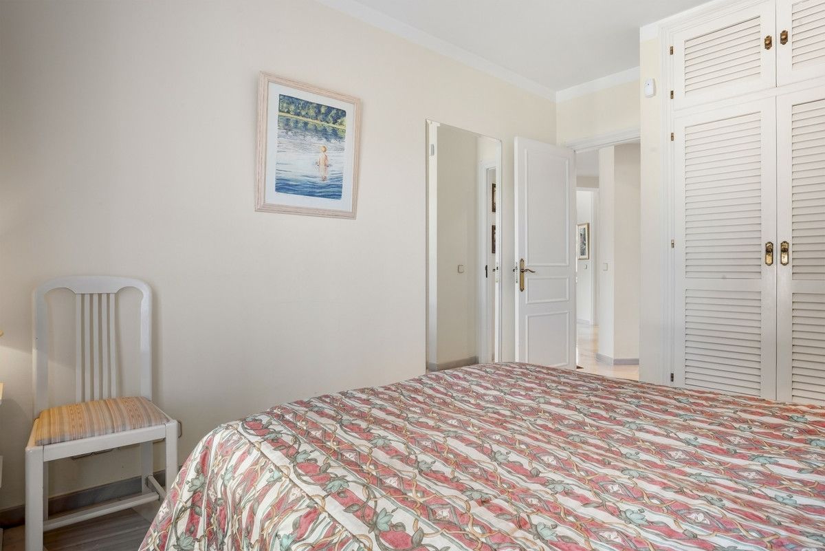 Appartement op de middelste verdieping in Elviria, Elviria, 11/12