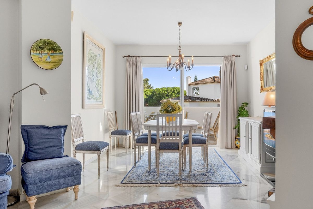 Appartement op de middelste verdieping in Elviria, Elviria, 4/12