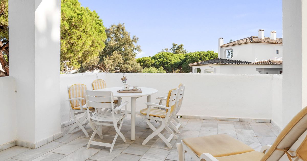 Appartement op de middelste verdieping in Elviria, Elviria, 5/12