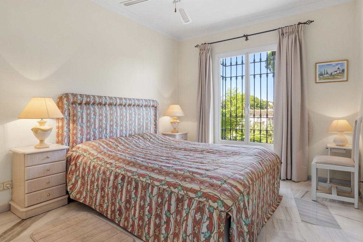 Appartement op de middelste verdieping in Elviria, Elviria, 10/12