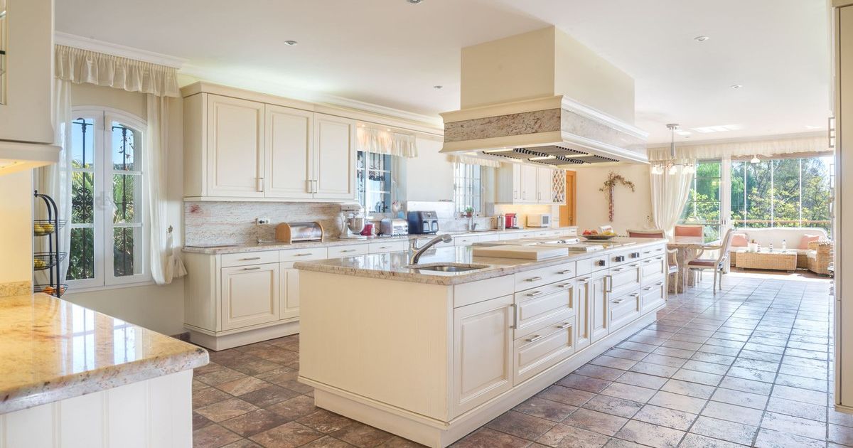 Detached Villa in Altos de los Monteros, Altos de los Monteros, 8/12