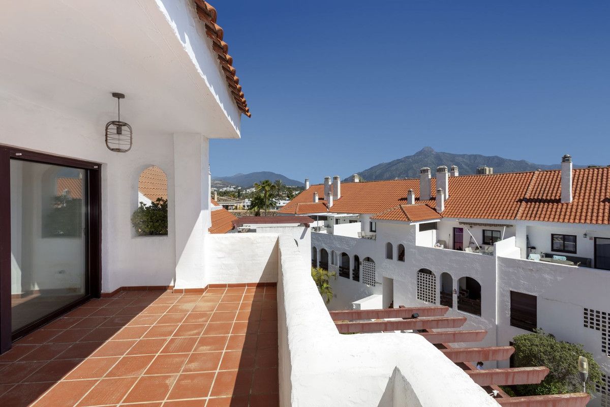 Middle Floor Apartment in Nueva Andalucía, Nueva Andalucía, 1/8