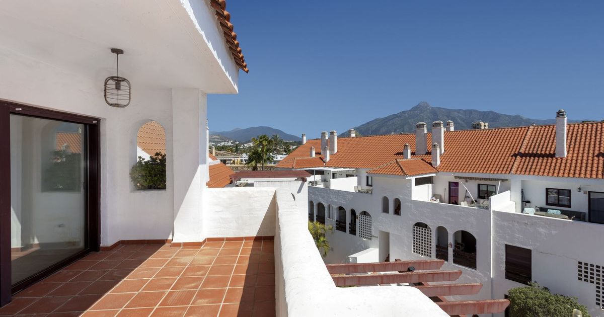 Middle Floor Apartment in Nueva Andalucía, Nueva Andalucía, 1/8