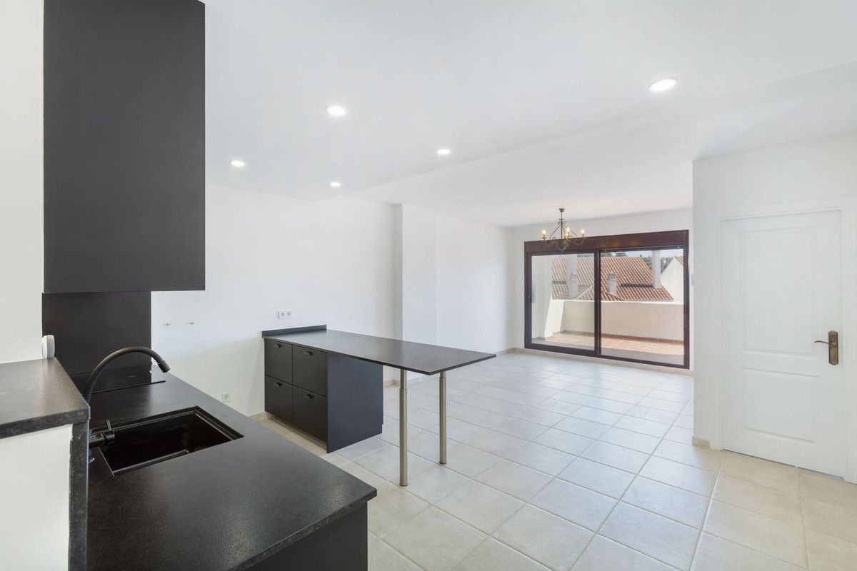 Middle Floor Apartment in Nueva Andalucía, Nueva Andalucía, 3/8