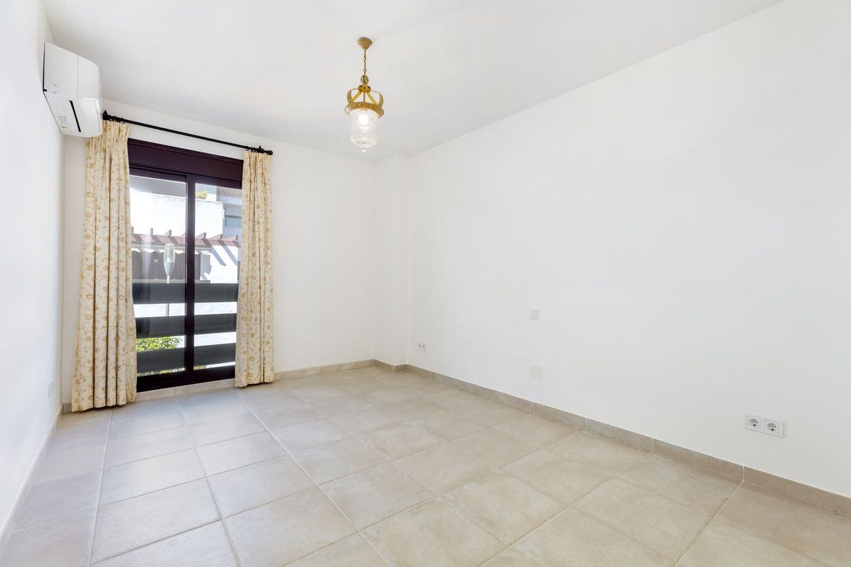 Middle Floor Apartment in Nueva Andalucía, Nueva Andalucía, 5/8