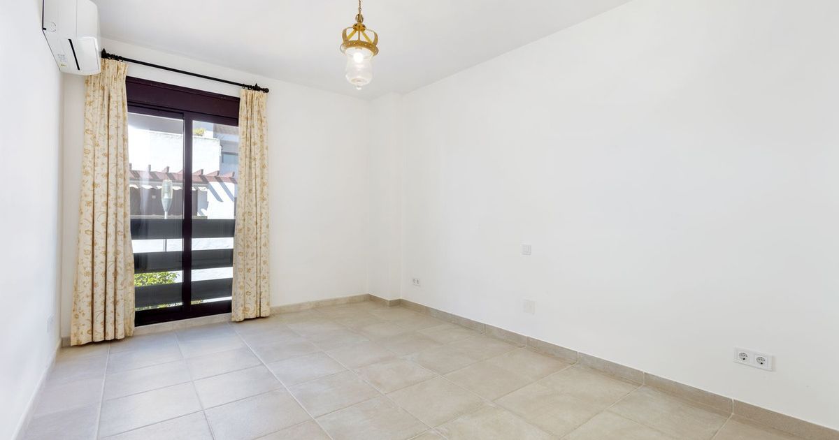 Middle Floor Apartment in Nueva Andalucía, Nueva Andalucía, 5/8