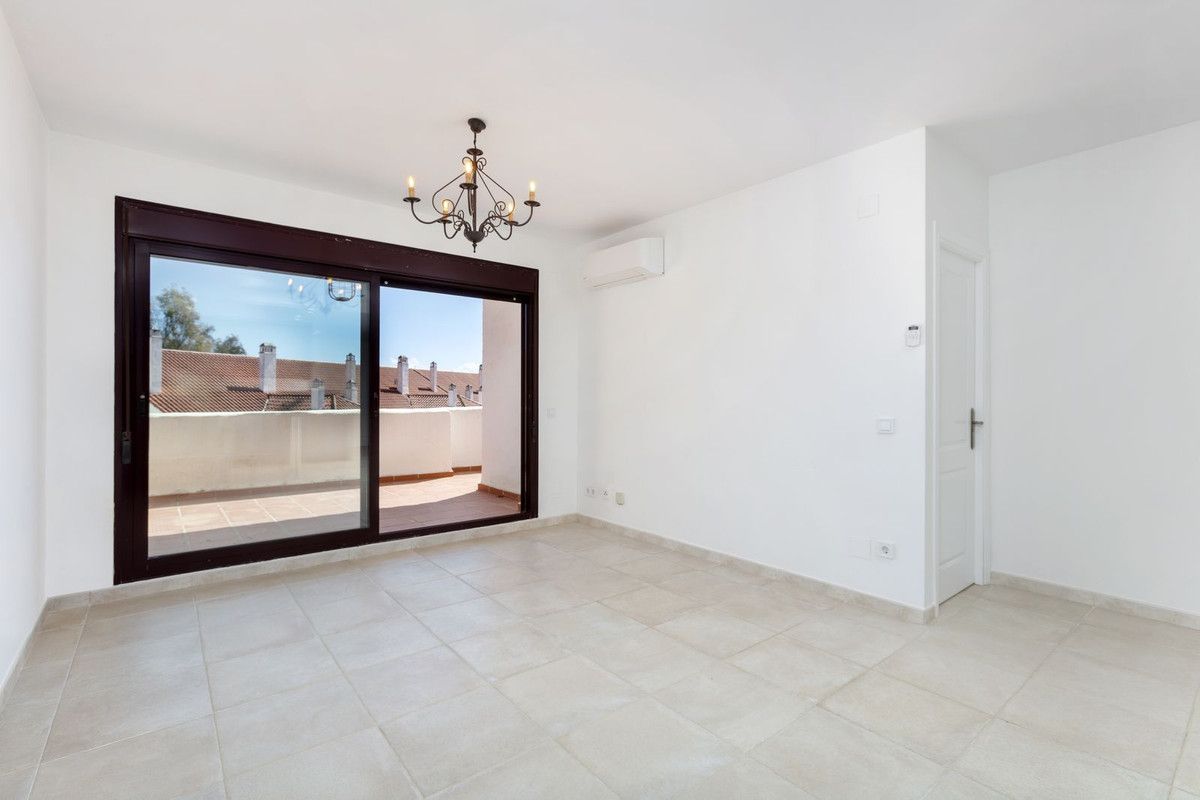 Middle Floor Apartment in Nueva Andalucía, Nueva Andalucía, 6/8