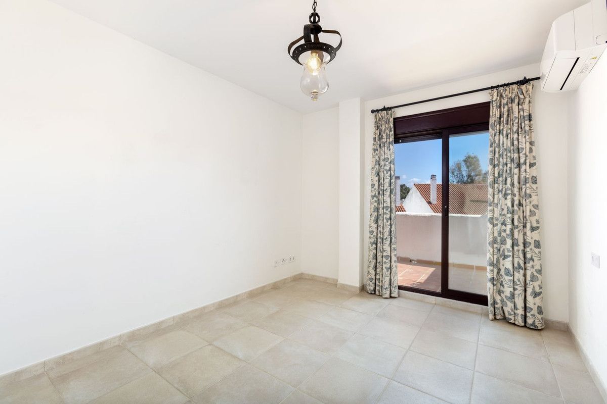 Middle Floor Apartment in Nueva Andalucía, Nueva Andalucía, 7/8