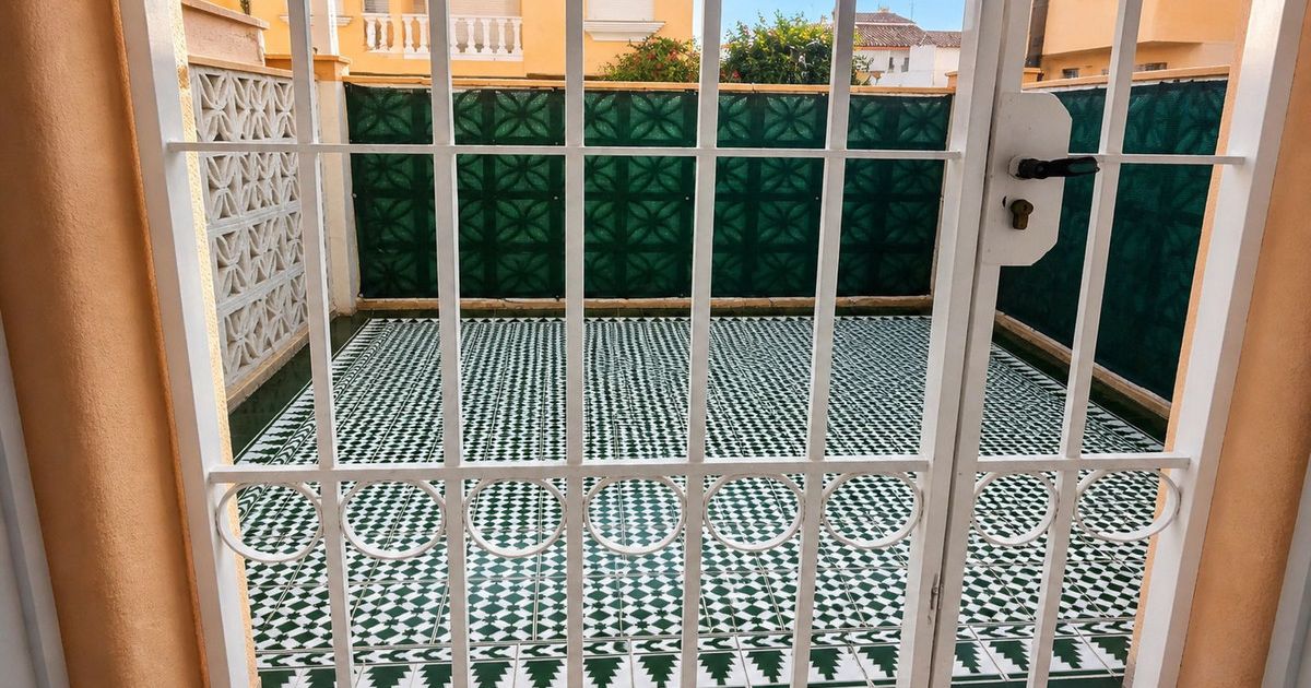 Halfvrijstaande woning in San Luis de Sabinillas, San Luis de Sabinillas, 4/12