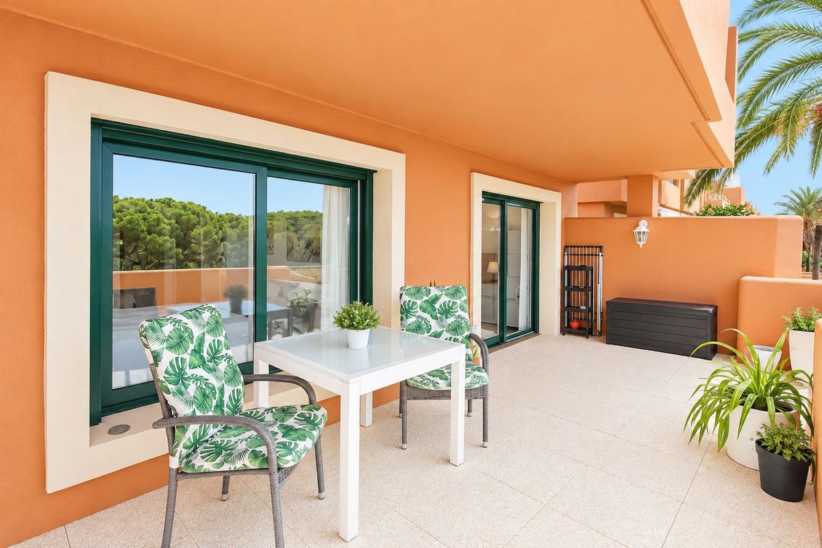 Квартира на среднем этаже в Cabopino, Cabopino, 3/12