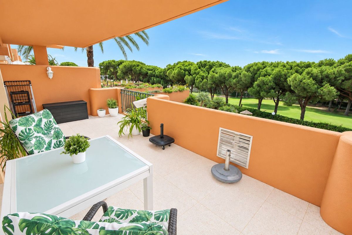 Квартира на среднем этаже в Cabopino, Cabopino, 7/12