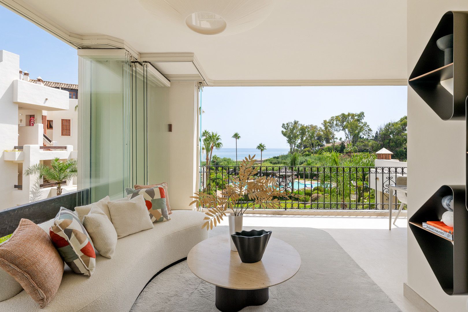 Апартаменты в Estepona, Bahía del Velerín, Estepona, 12/12
