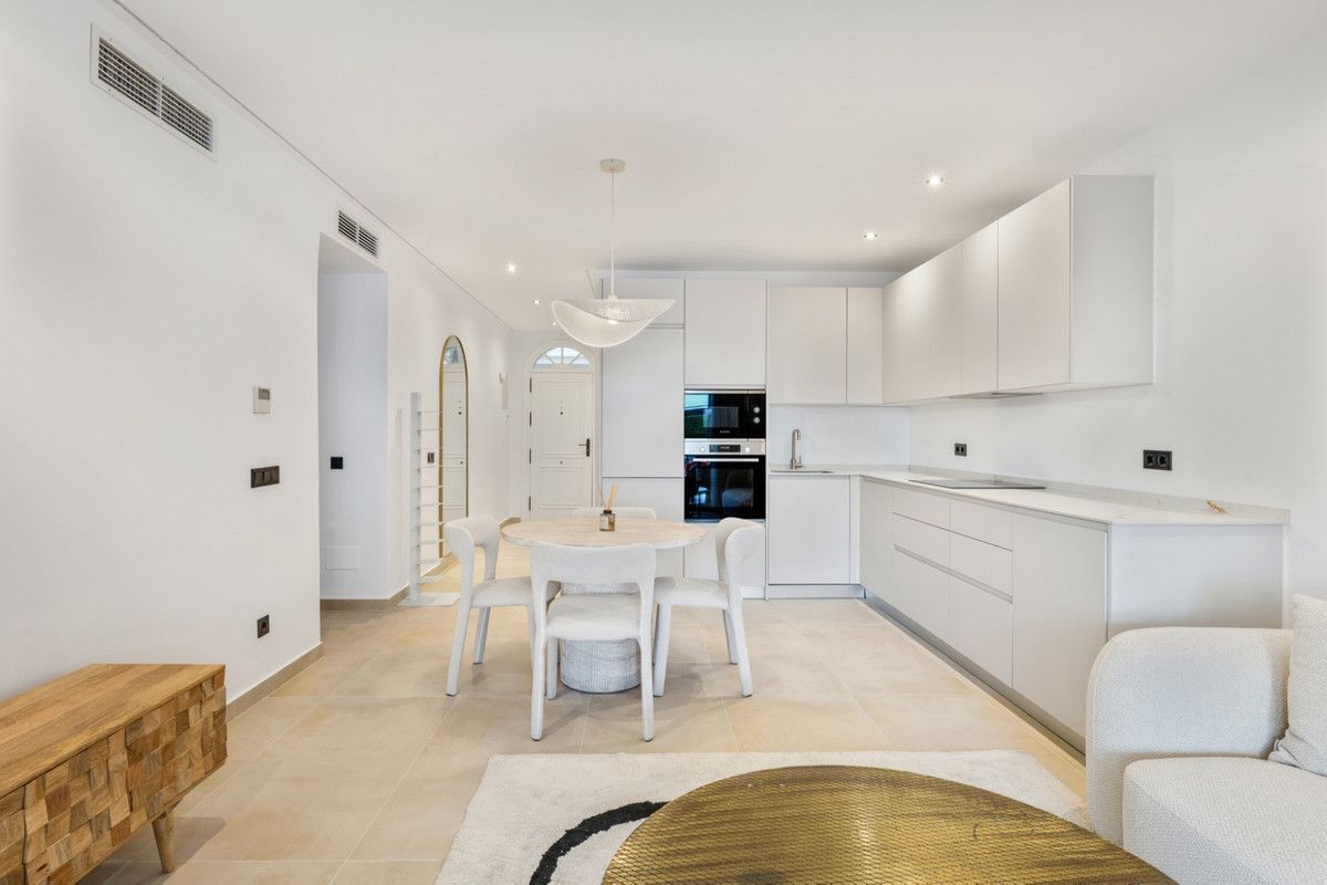 Middle Floor Apartment in Nueva Andalucía, Nueva Andalucía, 1/12