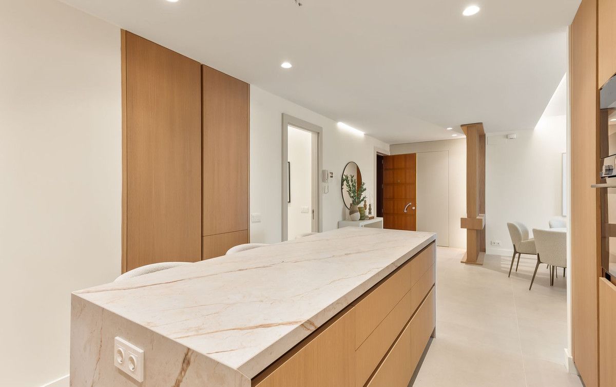 Apartment in der mittleren Etage in The Golden Mile, The Golden Mile, 9/12
