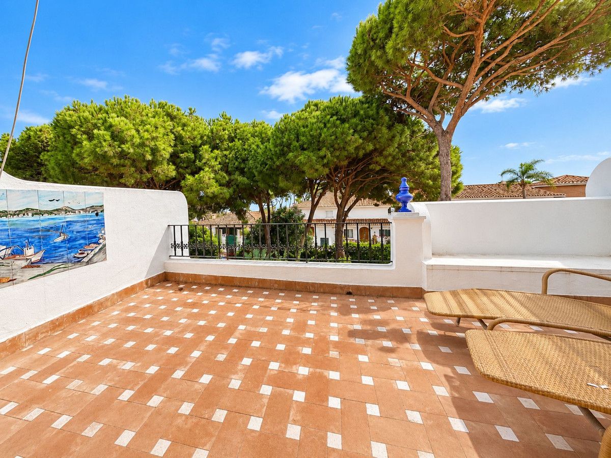 Townhouse in Cabopino, Cabopino, 2/12
