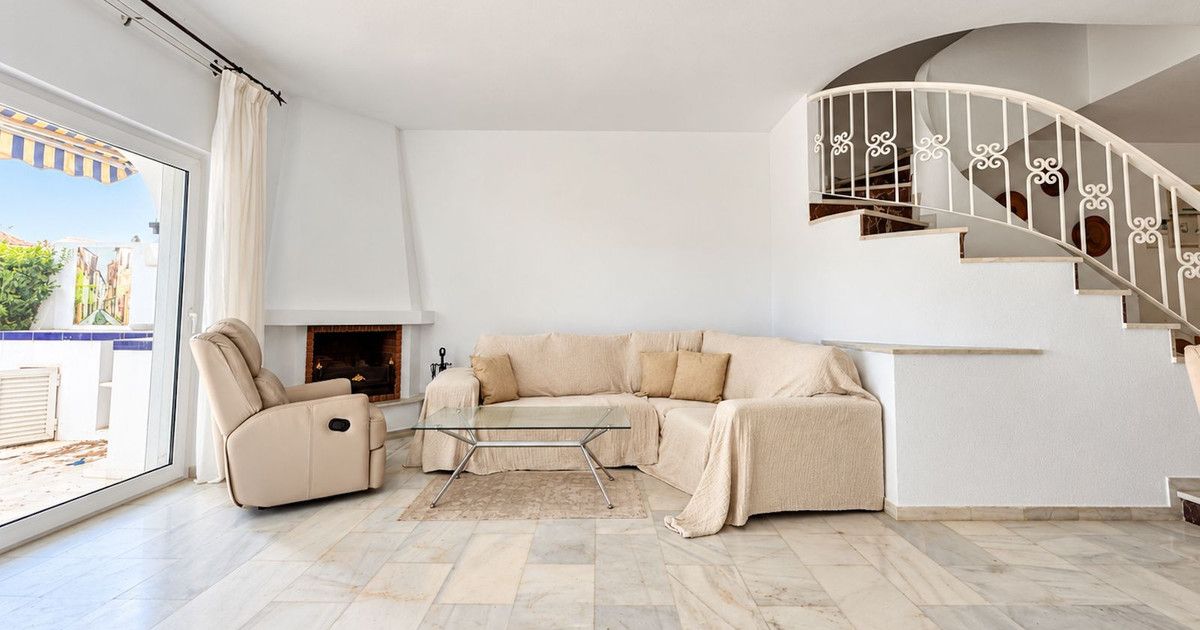 Townhouse in Cabopino, Cabopino, 3/12