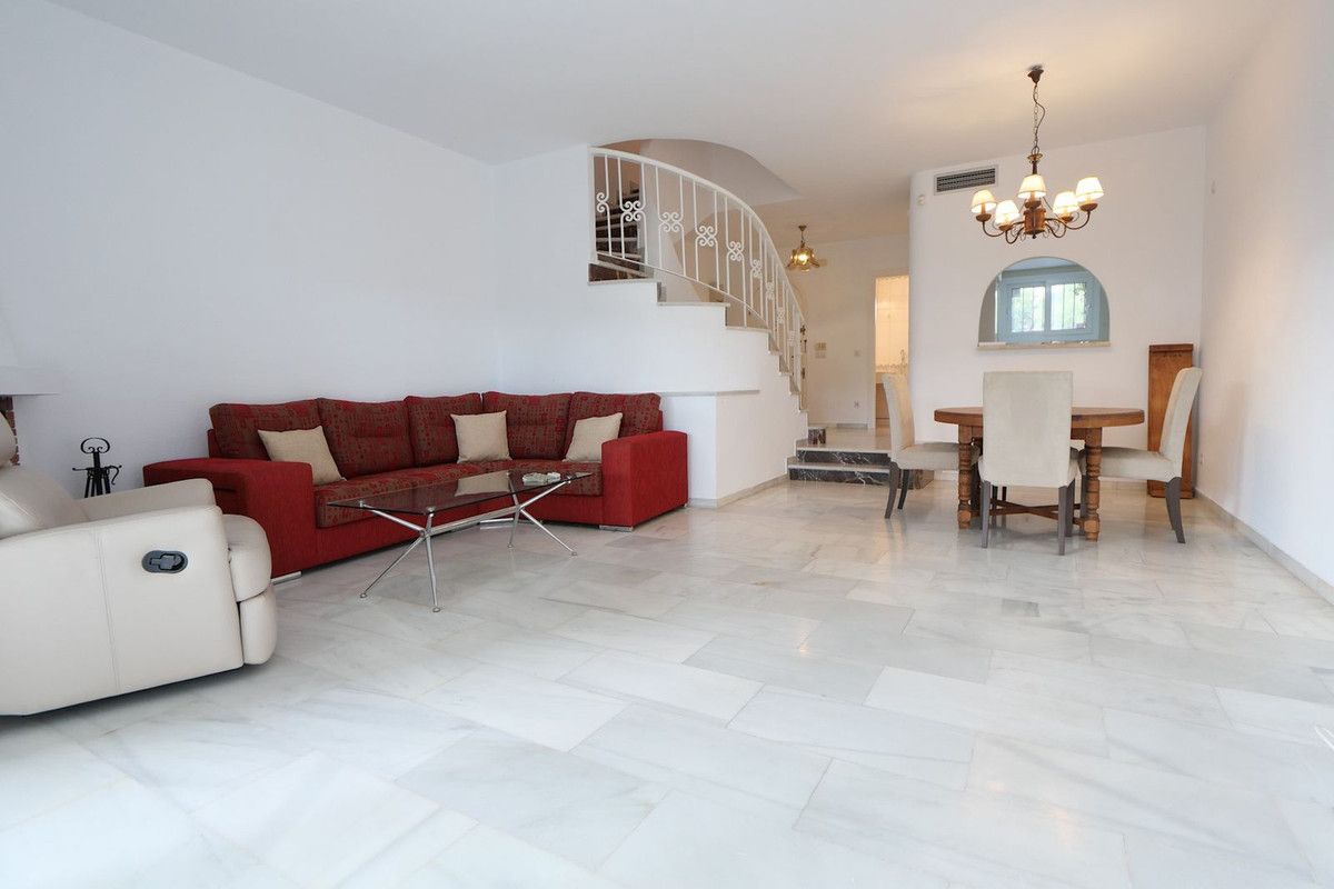 Townhouse in Cabopino, Cabopino, 4/12