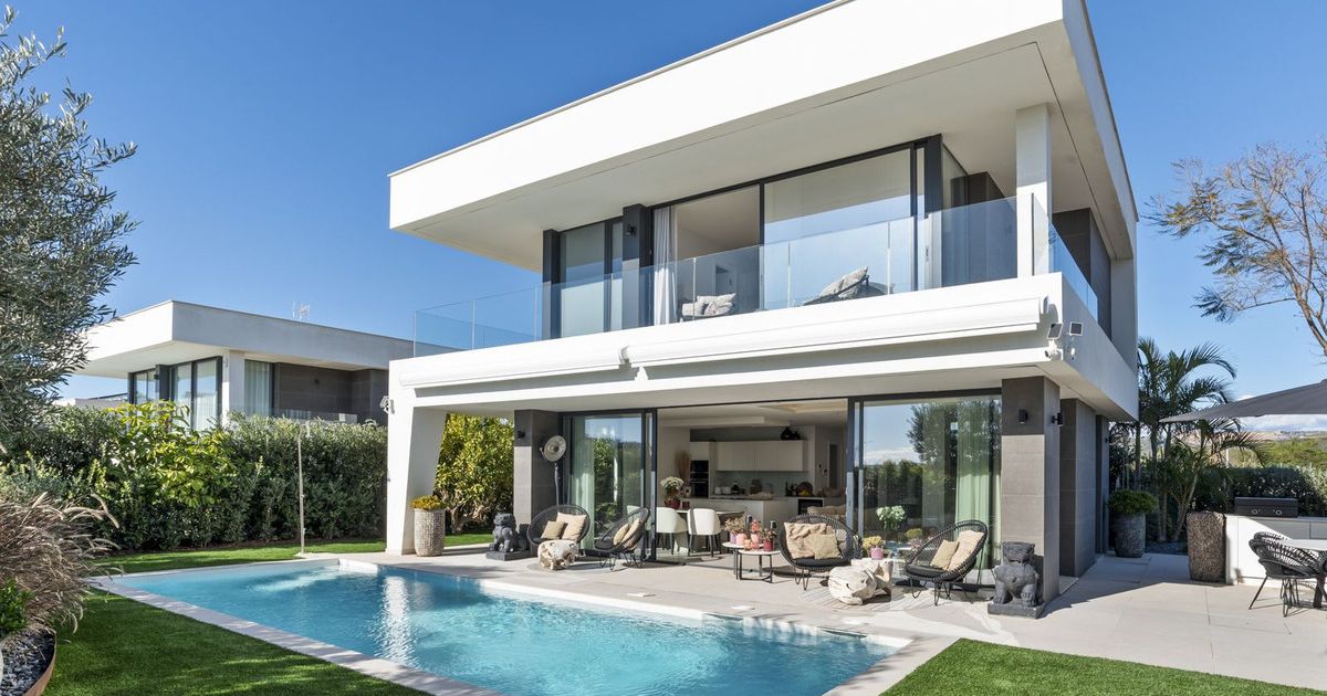 Vrijstaande villa in Manilva, Manilva, 1/12