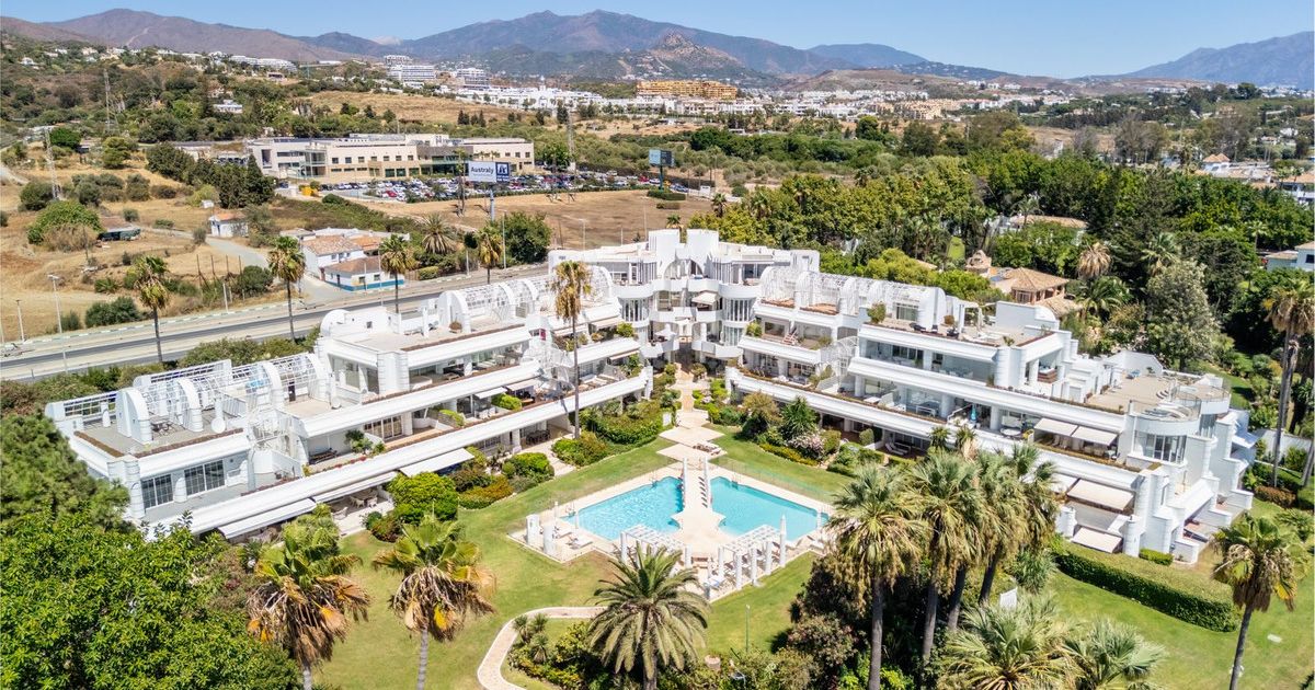 Lägenhet på mittenplan i Estepona, Estepona, 3/12