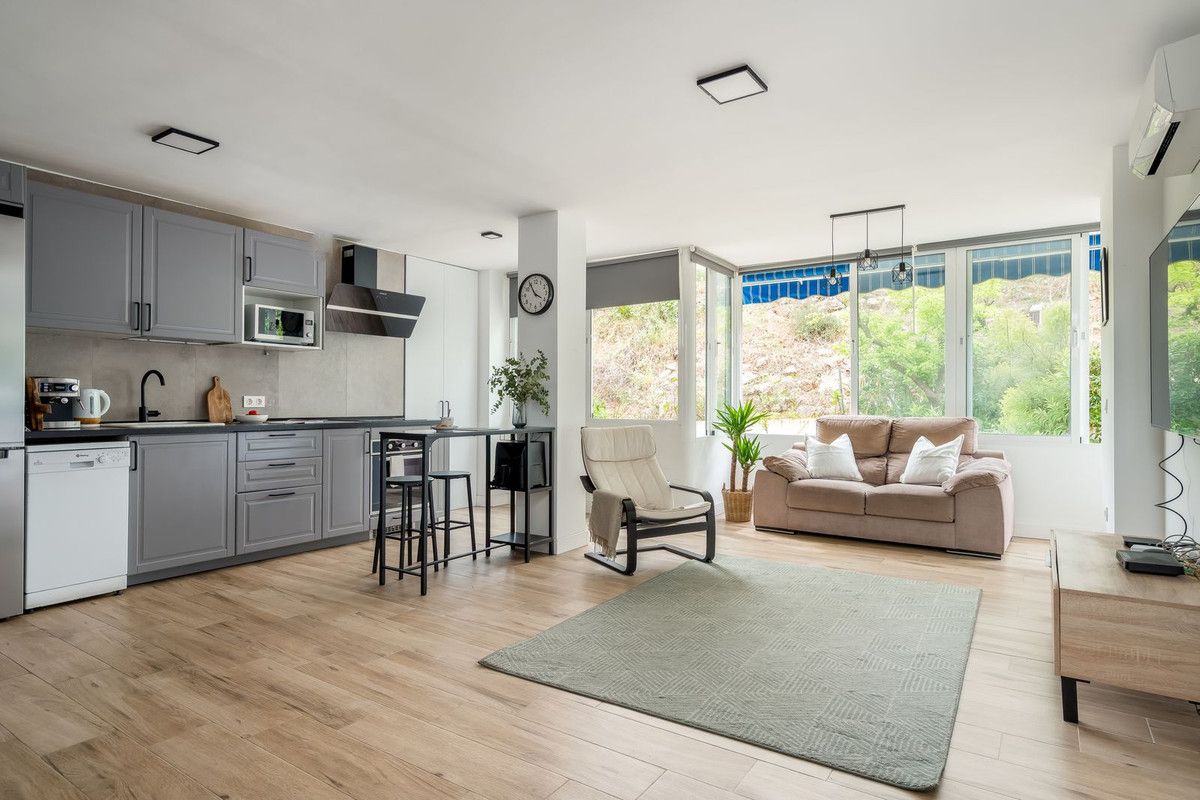 Middle Floor Apartment in Benalmadena, Benalmadena, 1/12