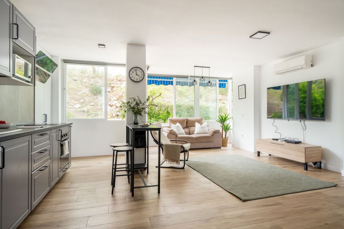 Middle Floor Apartment in Benalmadena, Benalmadena, 11/12