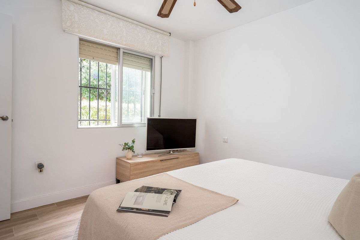 Middle Floor Apartment in Benalmadena, Benalmadena, 4/12