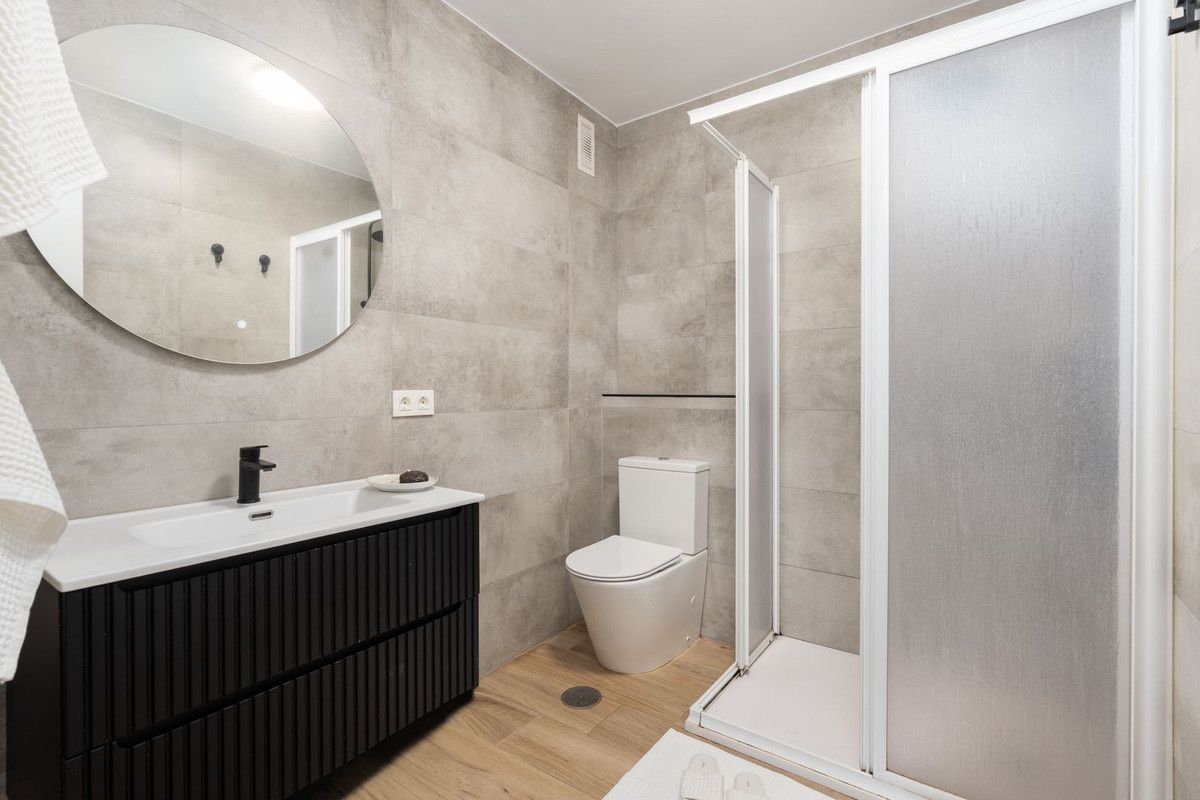 Middle Floor Apartment in Benalmadena, Benalmadena, 8/12