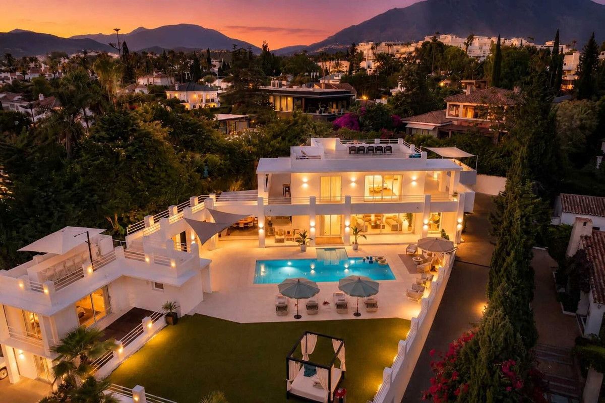 Freistehende Villa in Nueva Andalucía, Nueva Andalucía, 1/12