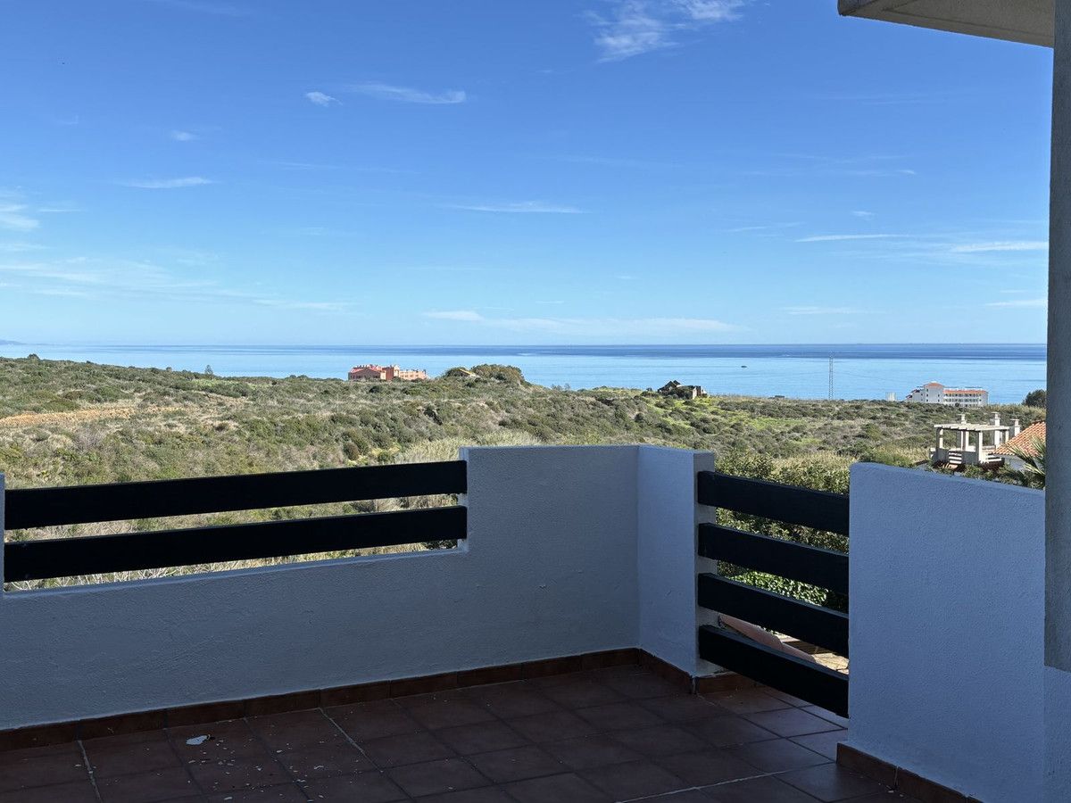 Middle Floor Apartment in La Duquesa, La Duquesa, 1/12