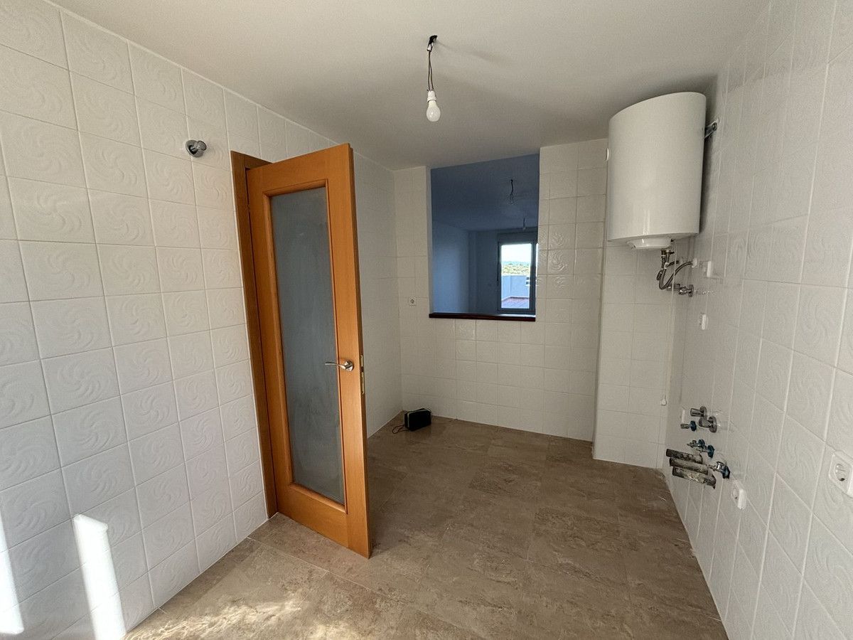 Middle Floor Apartment in La Duquesa, La Duquesa, 2/12