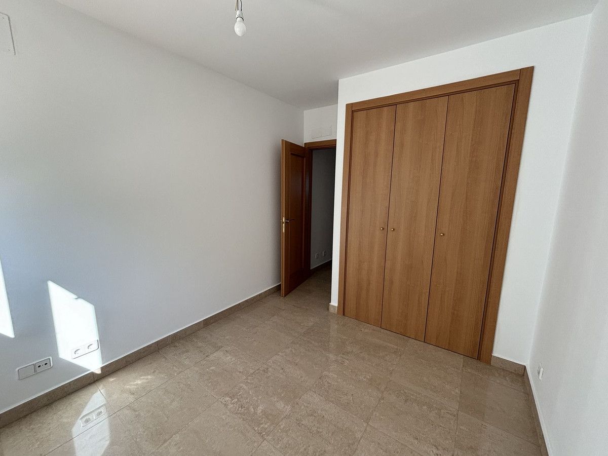 Middle Floor Apartment in La Duquesa, La Duquesa, 11/12