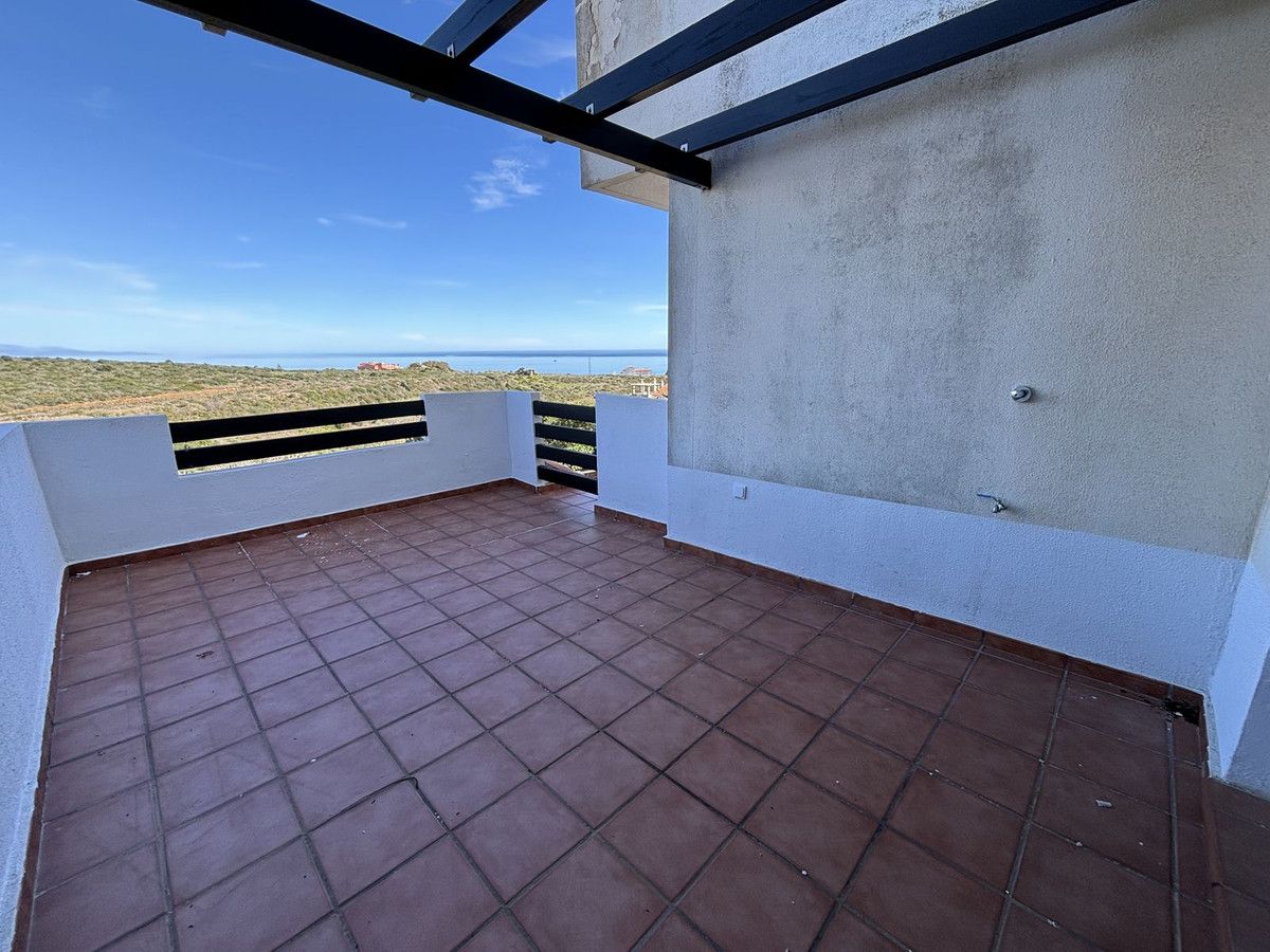 Middle Floor Apartment in La Duquesa, La Duquesa, 12/12