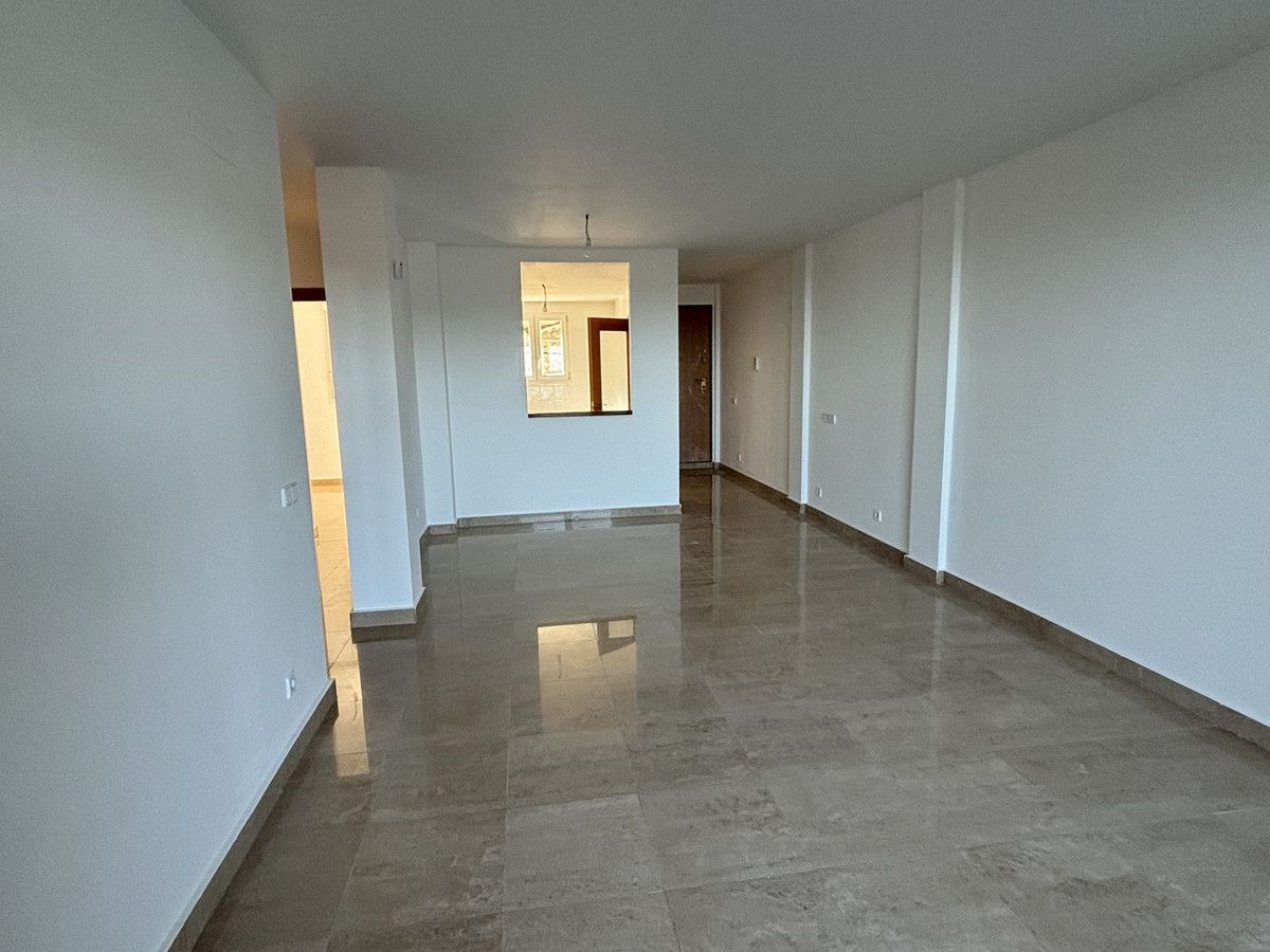 Middle Floor Apartment in La Duquesa, La Duquesa, 4/12