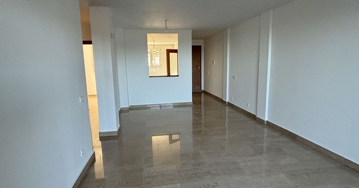 Middle Floor Apartment in La Duquesa, La Duquesa, 4/12