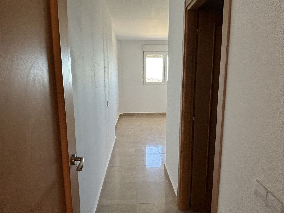 Middle Floor Apartment in La Duquesa, La Duquesa, 5/12
