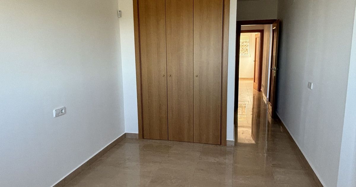Middle Floor Apartment in La Duquesa, La Duquesa, 6/12